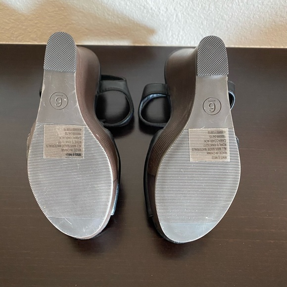 Candie’s Women’s Black Wedges - Picture 4 of 6